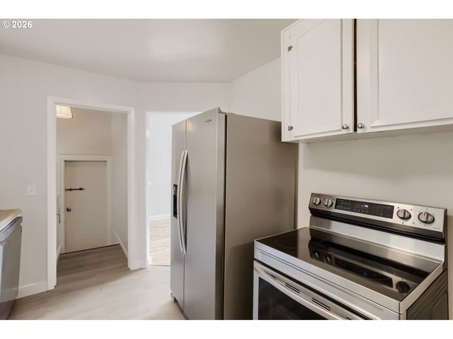 8807 Ne SACRAMENTO St, Portland, OR 97220