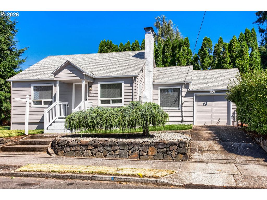 8807 Ne SACRAMENTO St, Portland, OR 97220
