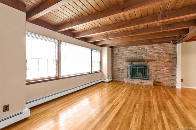 21 Beech Place, Huntington, NY 11743