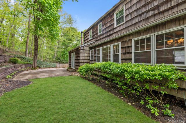 21 Beech Place, Huntington, NY 11743