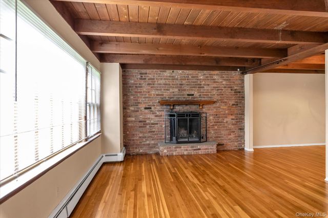 21 Beech Place, Huntington, NY 11743