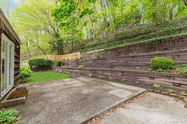 21 Beech Place, Huntington, NY 11743