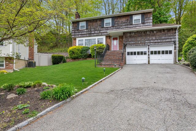 21 Beech Place, Huntington, NY 11743