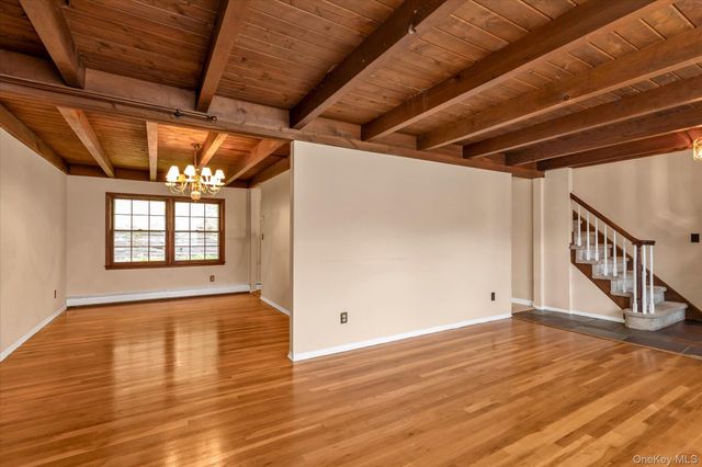 21 Beech Place, Huntington, NY 11743