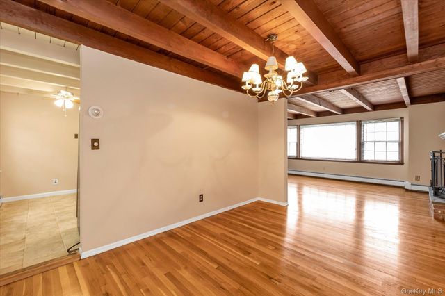 21 Beech Place, Huntington, NY 11743