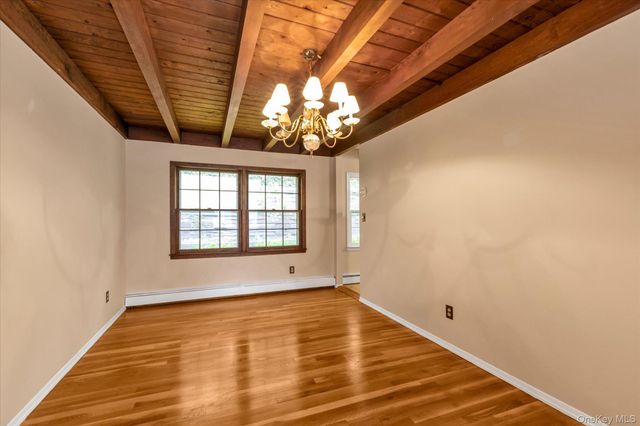 21 Beech Place, Huntington, NY 11743