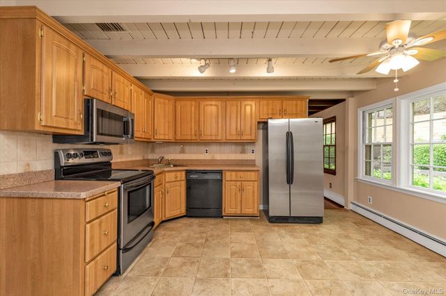 21 Beech Place, Huntington, NY 11743