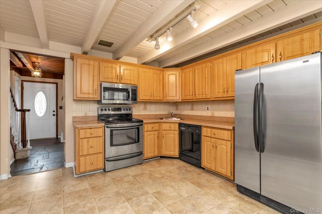 21 Beech Place, Huntington, NY 11743