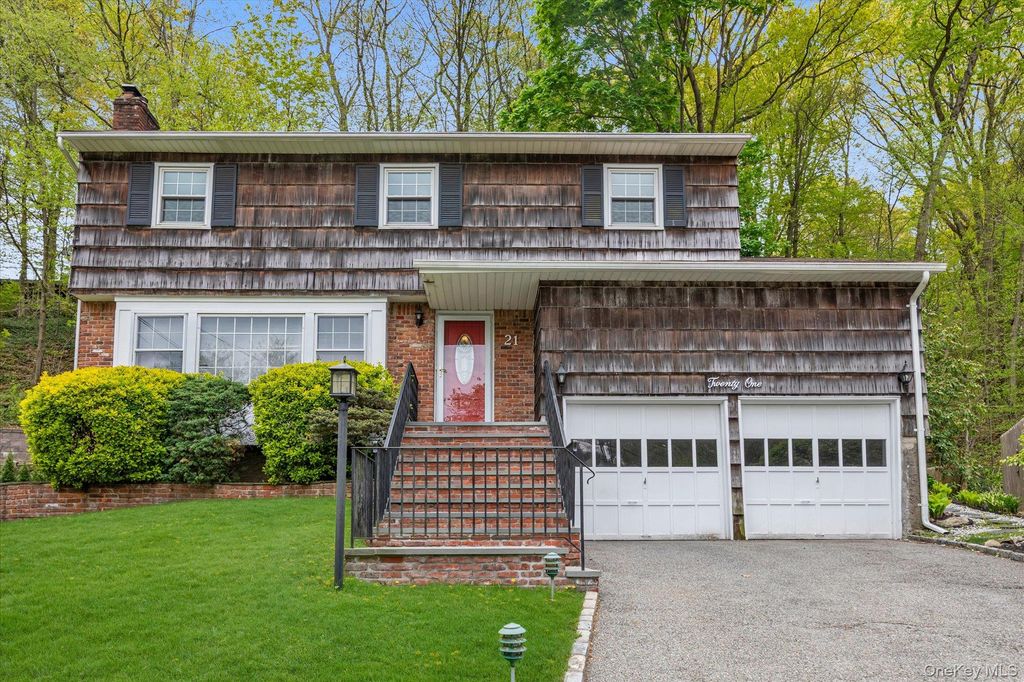 21 Beech Place, Huntington, NY 11743