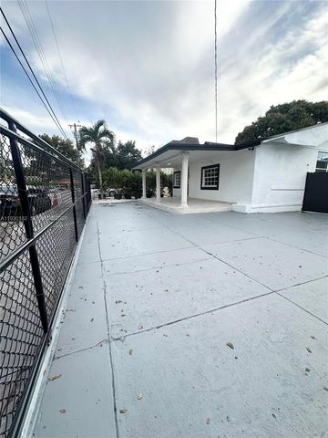 248 SW 18th Ct, Miami, FL 33135