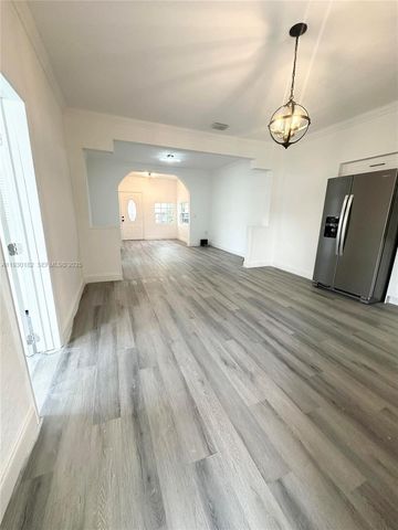 248 SW 18th Ct, Miami, FL 33135