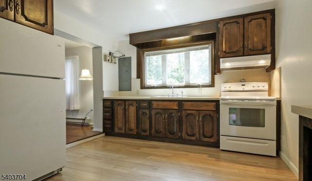 3 Canfield St, Hopatcong Boro, NJ 07874