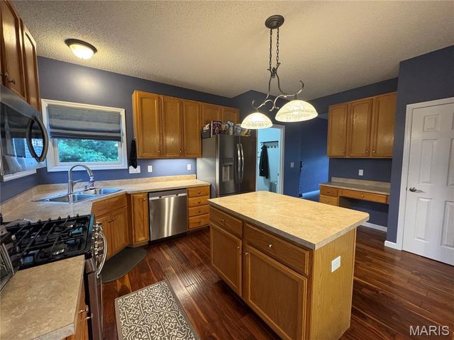 3594 Sky Hawk Drive, Shiloh, IL 62221