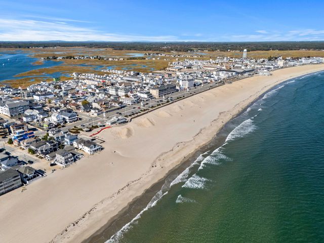 10 Haverhill Avenue # 2, Hampton, NH 03842