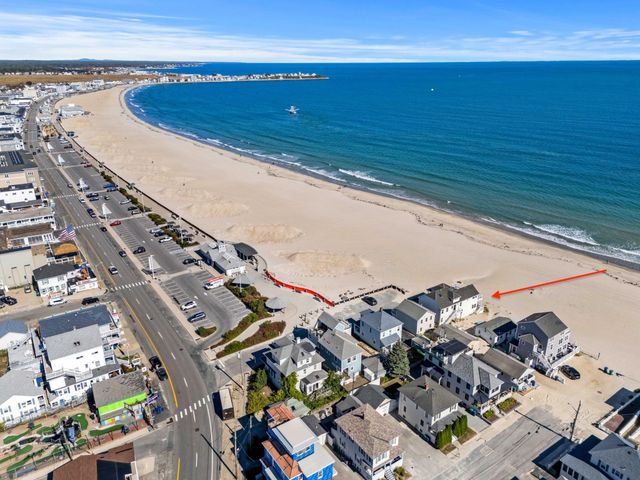 10 Haverhill Avenue # 2, Hampton, NH 03842