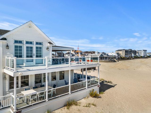 10 Haverhill Avenue # 2, Hampton, NH 03842