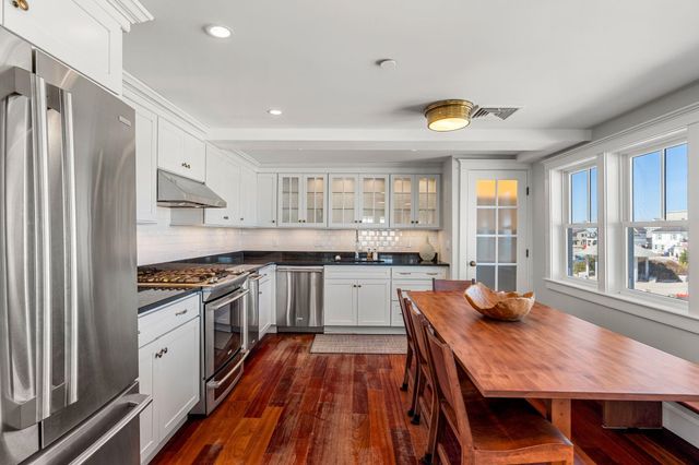 10 Haverhill Avenue # 2, Hampton, NH 03842