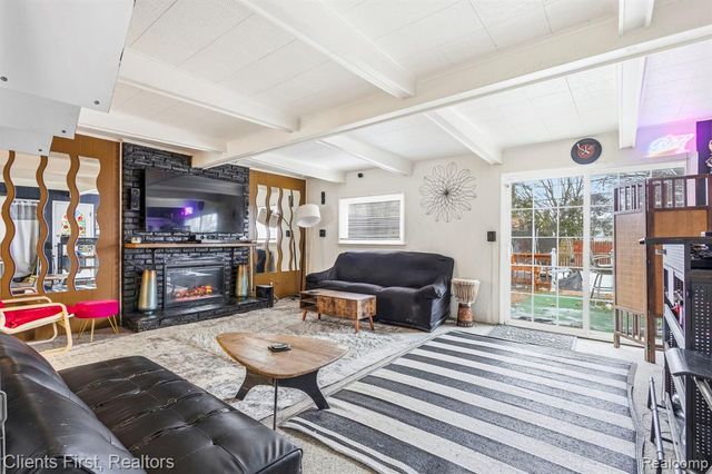 29337 Roan Drive, Warren, MI 48093