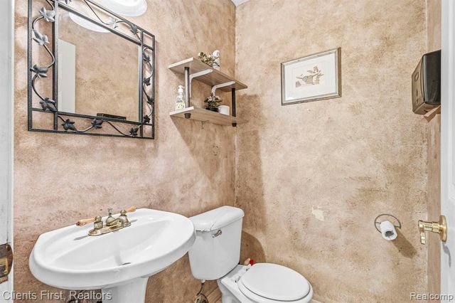 29337 Roan Drive, Warren, MI 48093