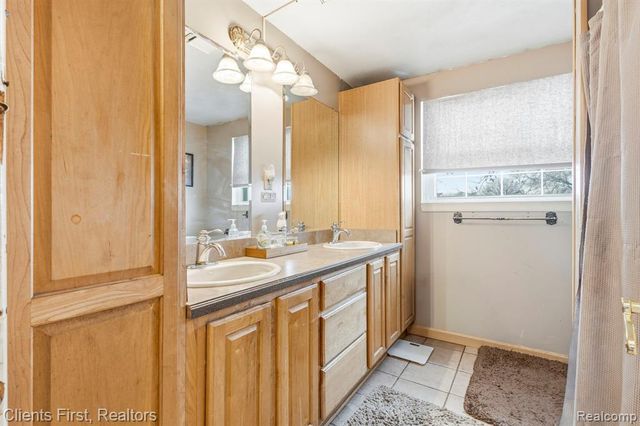 29337 Roan Drive, Warren, MI 48093