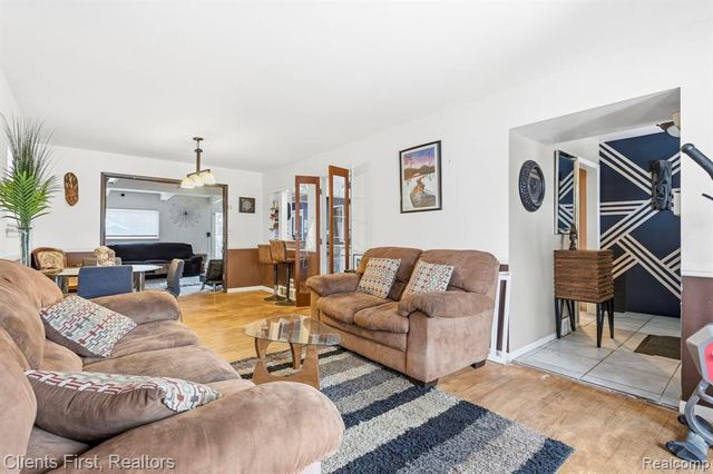 29337 Roan Drive, Warren, MI 48093