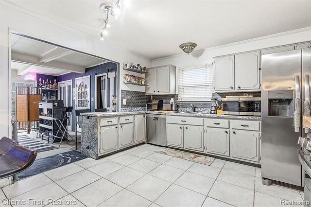 29337 Roan Drive, Warren, MI 48093