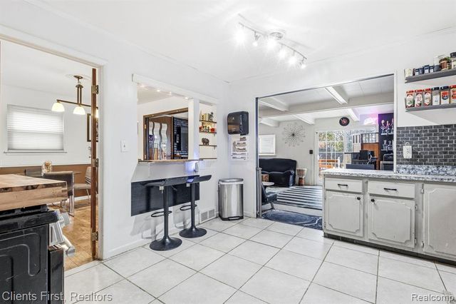 29337 Roan Drive, Warren, MI 48093