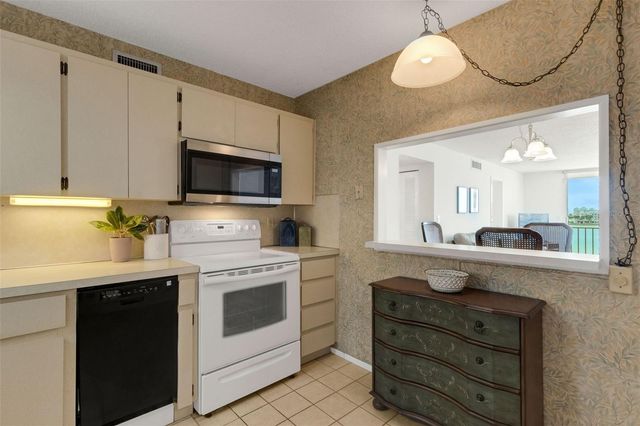 7665 SUN ISLAND DRIVE S 407, South Pasadena, FL 33707