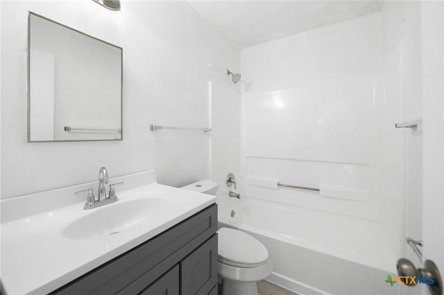 8010 Chestnut Gate Drive, Converse, TX 78109