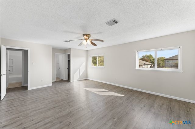 8010 Chestnut Gate Drive, Converse, TX 78109