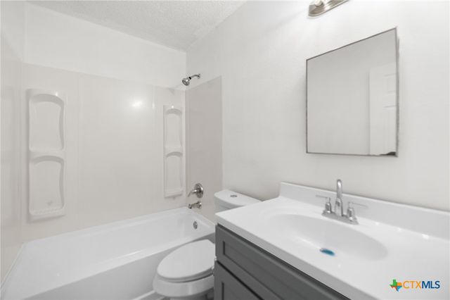 8010 Chestnut Gate Drive, Converse, TX 78109