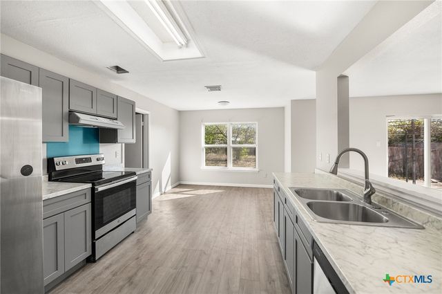 8010 Chestnut Gate Drive, Converse, TX 78109