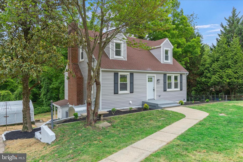 711 WOODLAND DR, Baltimore, MD 21227