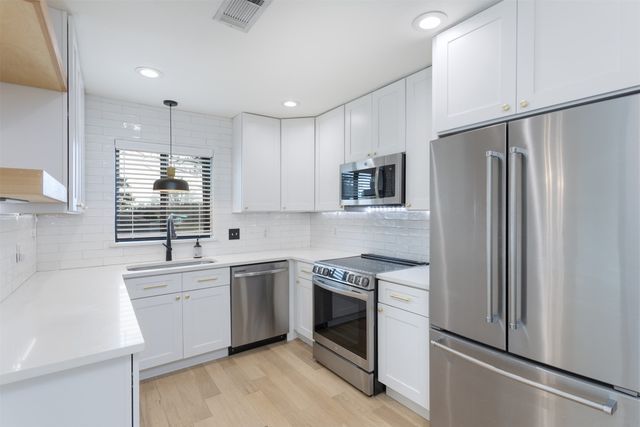 1913 E Branch Hollow Drive, Carrollton, TX 75007