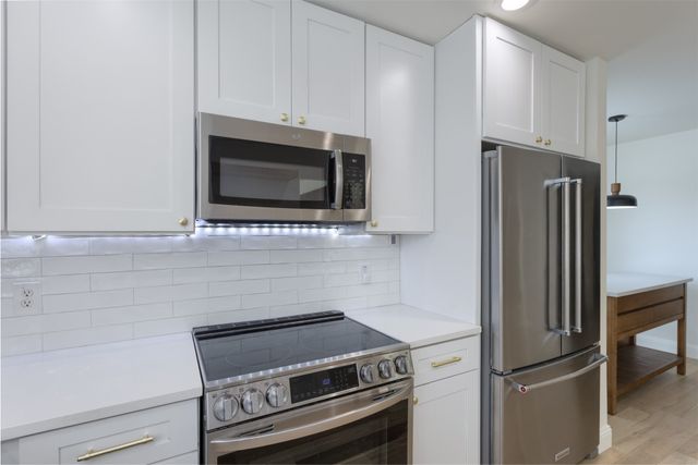 1913 E Branch Hollow Drive, Carrollton, TX 75007