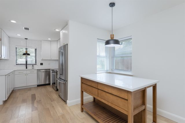 1913 E Branch Hollow Drive, Carrollton, TX 75007