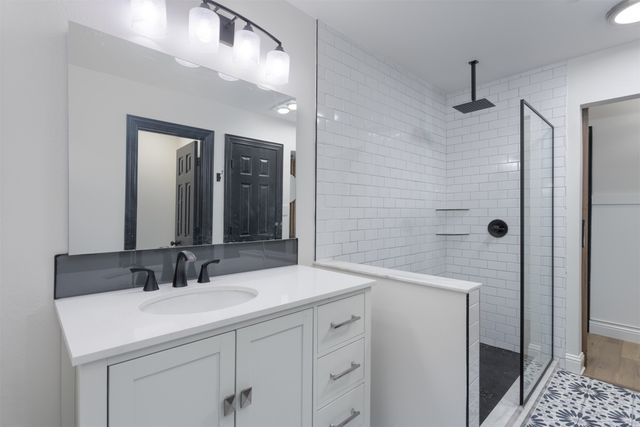 1913 E Branch Hollow Drive, Carrollton, TX 75007