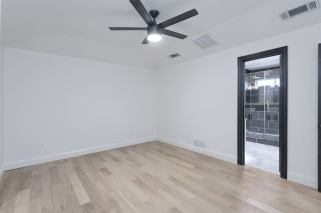 1913 E Branch Hollow Drive, Carrollton, TX 75007