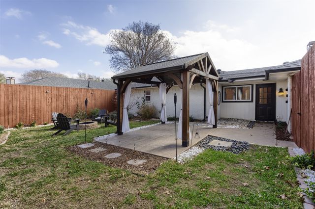 1913 E Branch Hollow Drive, Carrollton, TX 75007