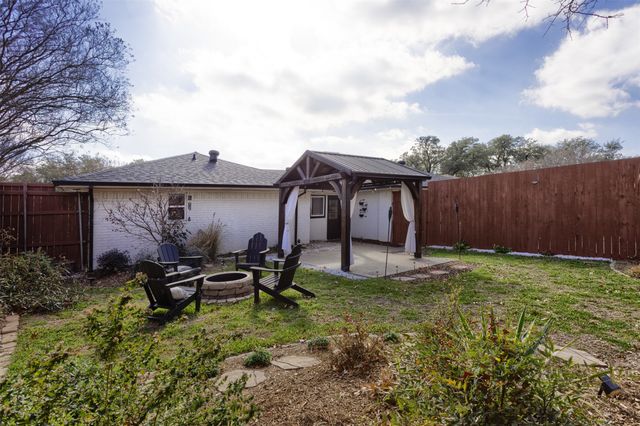 1913 E Branch Hollow Drive, Carrollton, TX 75007