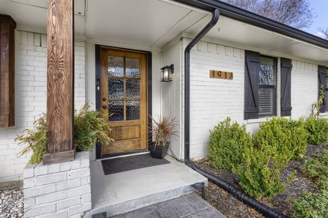 1913 E Branch Hollow Drive, Carrollton, TX 75007