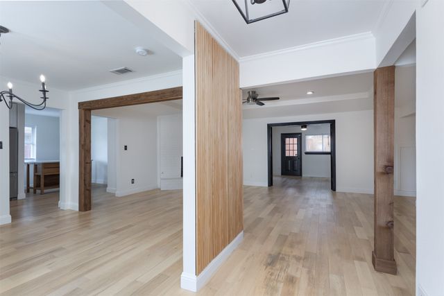 1913 E Branch Hollow Drive, Carrollton, TX 75007