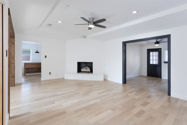 1913 E Branch Hollow Drive, Carrollton, TX 75007