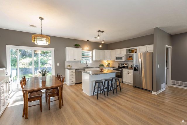 933 Highland Ridge Drive, Manhattan, KS 66503
