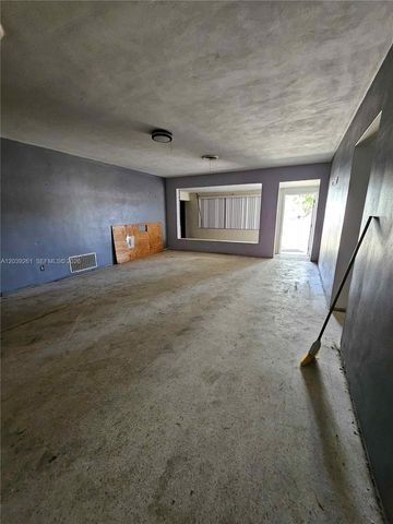 4506 Taft St, Hollywood, FL 33021