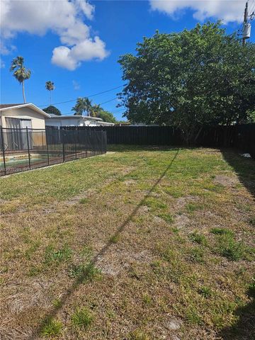 4506 Taft St, Hollywood, FL 33021