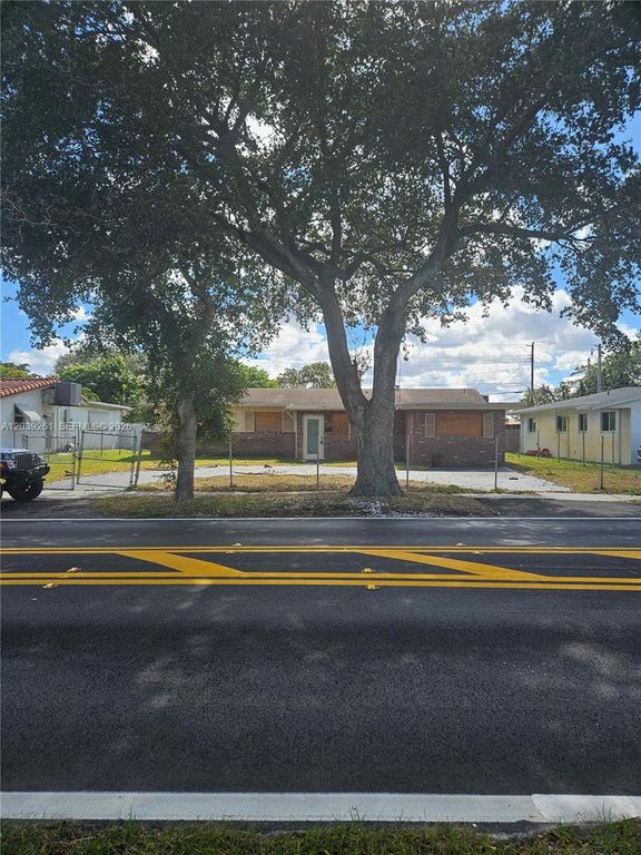 4506 Taft St, Hollywood, FL 33021