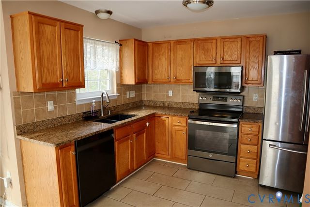 912 Scotch Pine Ct, Sandston, VA 23150