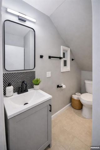 633 Thomas Boulevard, East Orange, NJ 07017