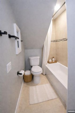 633 Thomas Boulevard, East Orange, NJ 07017